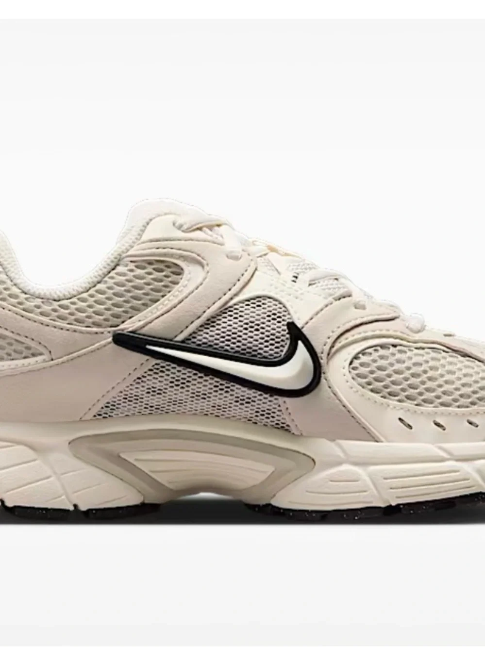 Nike V5 RNR Off-White Mesh Trainers with Black Swoosh - Picture 2 of 7